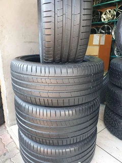 A set of 315/35/21 and 275\40\21 Pirelli they like 90% thread life