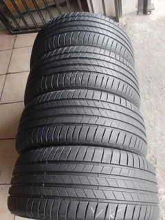 Bridgestone (225/40/18)