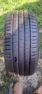 1x 255/35/20 Pirelli Pzero  like new