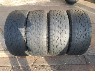 A set of 275/55/20 pirelli scorpion 廬