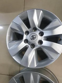 17inch Oem Toyota Hilux mags only