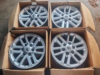 Toyota Hilux original mags