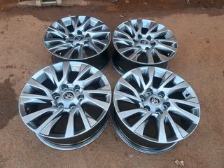 A set of 18inch fortuner rims like new