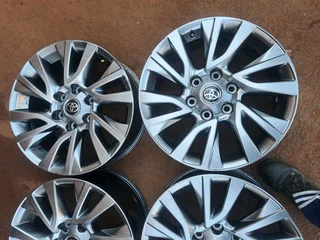 A set of 18inch fortuner rims like new