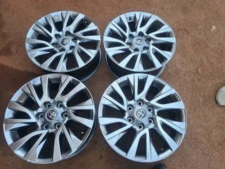 A set of 18inch fortuner rims like new