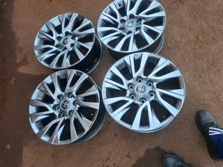 A set of 18inch fortuner rims like new