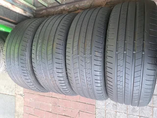 2x 245/45/20 and 2x275/40/20 runflat