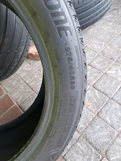 2x 245/45/20 and 2x275/40/20 runflat