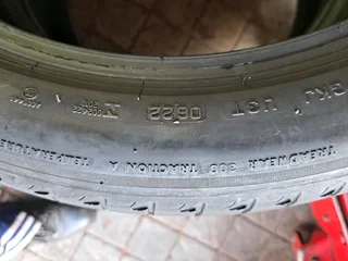 2x 245/45/20 and 2x275/40/20 runflat