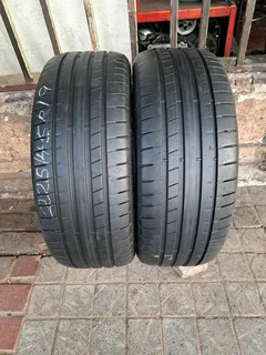 2x 225/45/19 funflat goodyear . Like 85% thread life