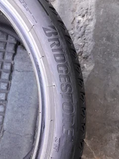2x 275/35/21 Bridgestone Alenza runflat