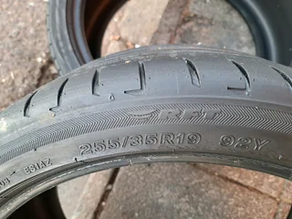 2x 255/35/19 bridgstone potenza runflat