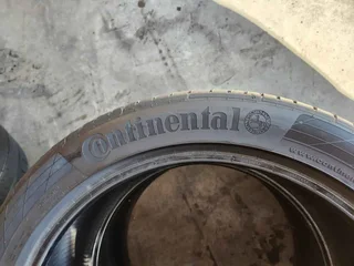 245/45R19 continental