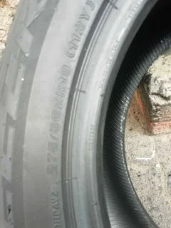 2x 275 /50 /19 Bridgestone Dueler H /p 90 %threads Life