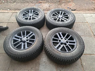 17inch black Toyota hilux.  D4D mags and tyres available