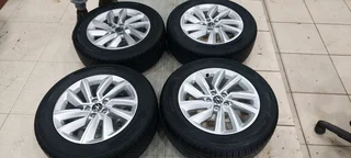 A set of 16inch polo T-cross mags and tytes