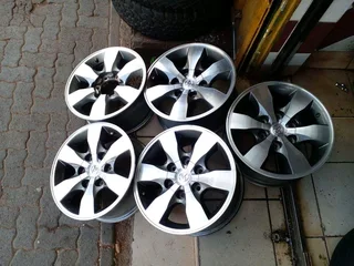 A set of 16inch hilux rims
