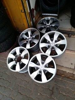A set of 16inch hilux rims
