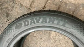 4x 235/55/18 Davsnti