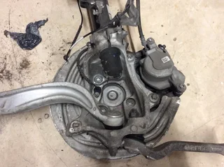 BMW 3 SERIES G20 330E 2023 2.0 PETROL DRIVER SIDE FRONT SUSPENSION LEG HUB 70548