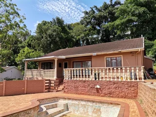 Delightful Family Home with Lovely Pool for Entertainment!