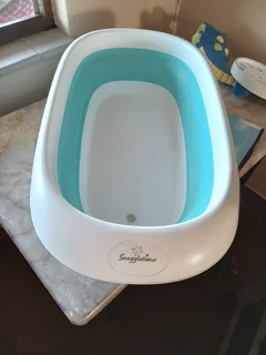 Baby bathing bath- R200