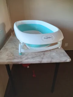 Baby bathing bath- R200