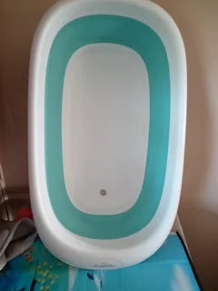Baby bathing bath- R200