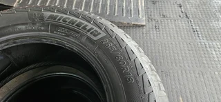 Used tyres to fit Hilux, 4 x 265x60x18. Michelin LTX Force