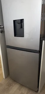 Hisense 222L Fridge Freezer Combi with Water Despenser (Price Drop)