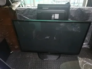 2 x 60 inch 1st Generation Plasma Smart tv&#39;s
