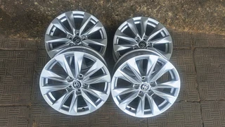 17 inche Toyota mag rims, pcd 5x114.3. Leave your whatsapp number if interested.