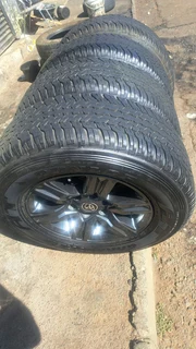 17 inch toyota mags with 265 65 r17, 95% thread left, dunlop grandtrek.