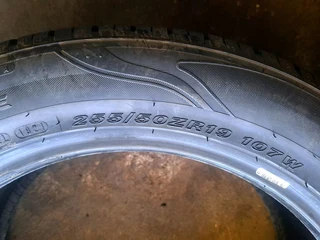 2x 255/50R19 Brand new Nixon tires, leave your whatsapp number if interested.