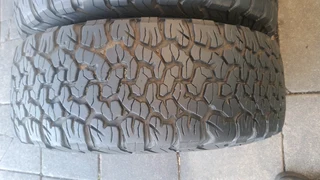 265/65R18 BFgoodrich tires. Leave your whatsapp number if interested.