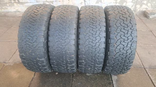 265/65R18 BFgoodrich tires. Leave your whatsapp number if interested.
