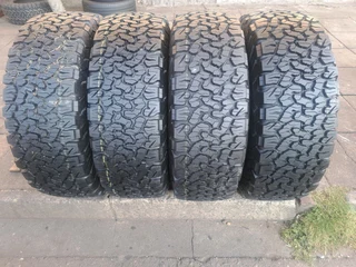 Brand new 285/70R17 BFgoodrich tires, leave your whatsapp number if interested.