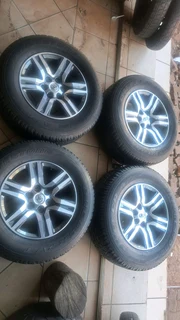 265/65R17 Toyota mags and bridgestone tires, leave your whatsapp number if interested.