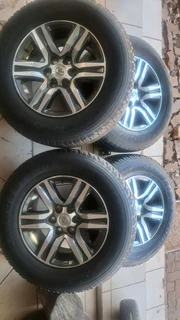 265/65R17 Toyota mags and bridgestone tires, leave your whatsapp number if interested.