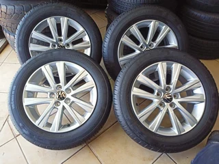 15 inch polo mags with 185/60R15 continental tires. Leave your whatsapp number interested.