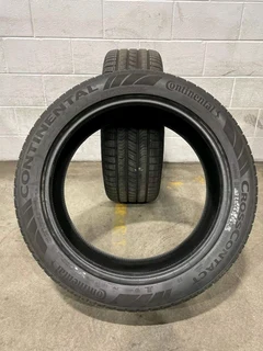 275/45R22 Land Rover Defender Continenral tires. leave your whatsapp number if interested.
