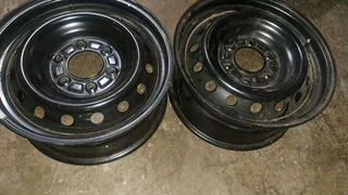 17 inch ford standard steel rims for sale leave your whatsapp number if interested.