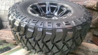 L t305 65 r17 mickey thompson tire leave your whatsapp number if interested.