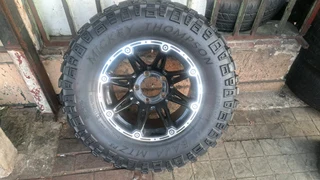 L t305 65 r17 mickey thompson tire leave your whatsapp number if interested.
