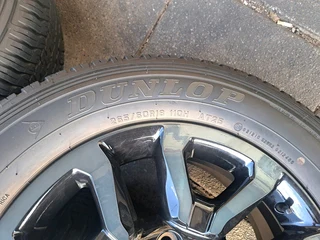 18 inche toyota hilux legend 50 mags and tires leave your whatsapp number if interested.