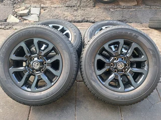 18 inche toyota hilux legend 50 mags and tires leave your whatsapp number if interested.