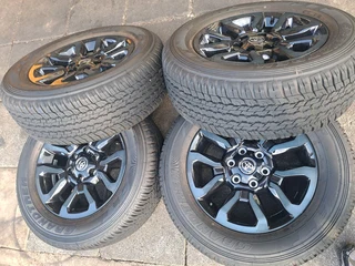 18 inche toyota hilux legend 50 mags and tires leave your whatsapp number if interested.