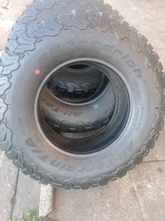 Brand New 285/70R17 Bfgoodrich tires, leave your whatsapp number if interested.