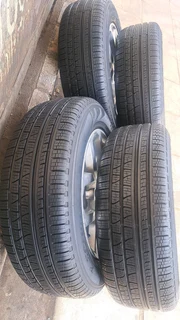 19 inches Land rover defender mags and 235 65 r19 tires. leave your whatsapp number if interested.