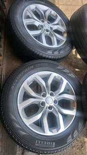 19 inches Land rover defender mags and 235 65 r19 tires. leave your whatsapp number if interested.